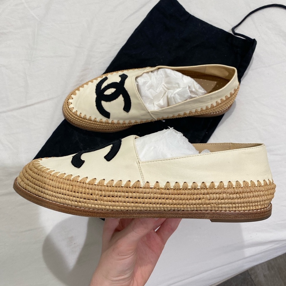 Chanel 18C lambskin leather CC woven raffia espadrilles - Picture 3 of 9